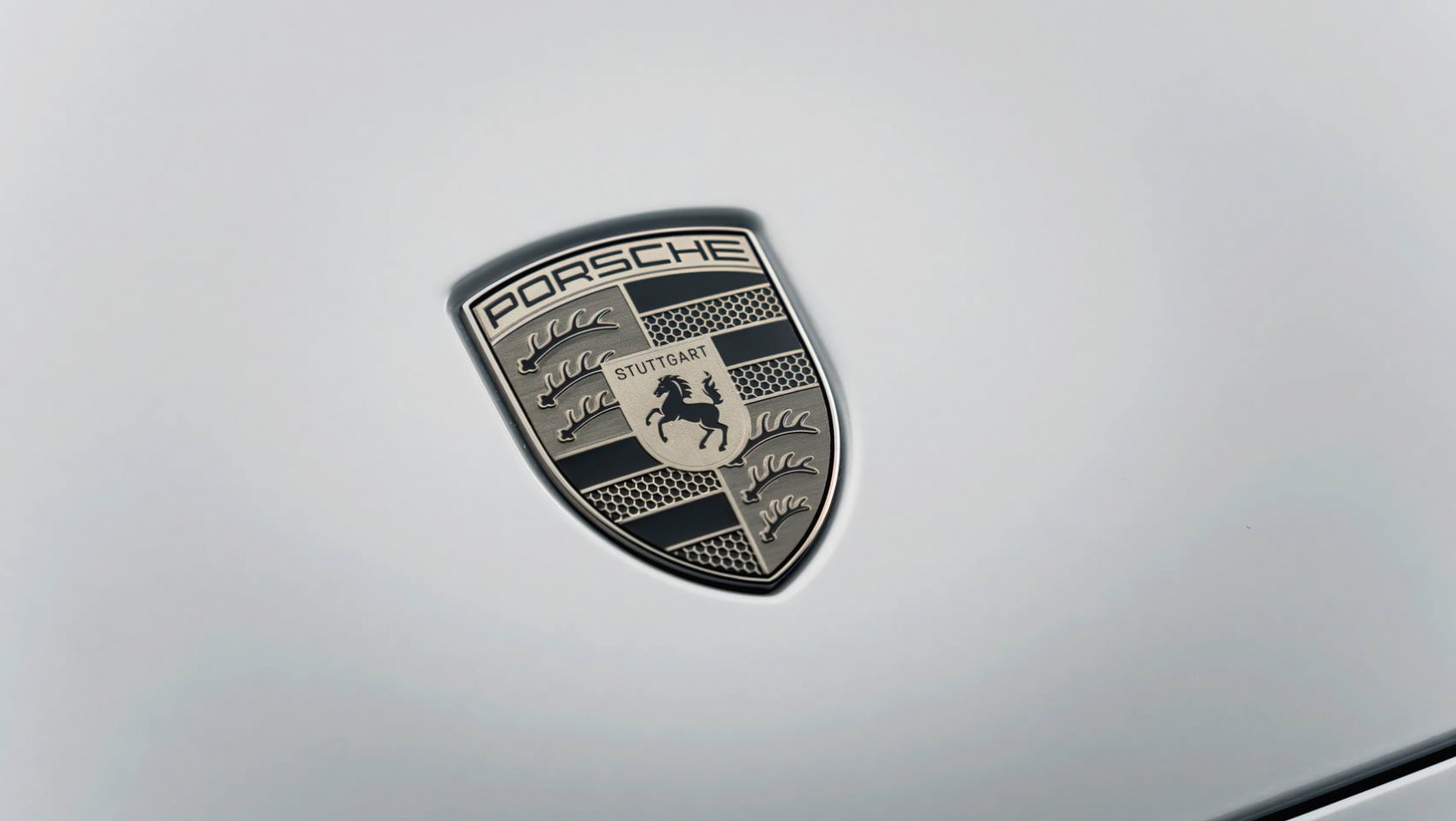 Porsche Macan Porsche Macan EV 2024 detal logotyp