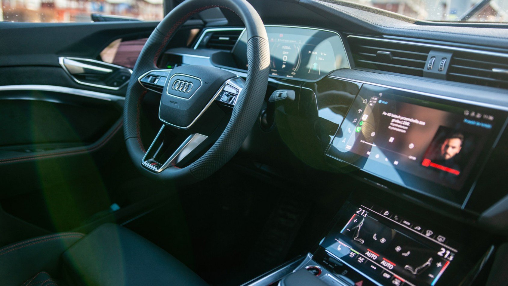 Audi SQ8 Sportback e-tron kokpit