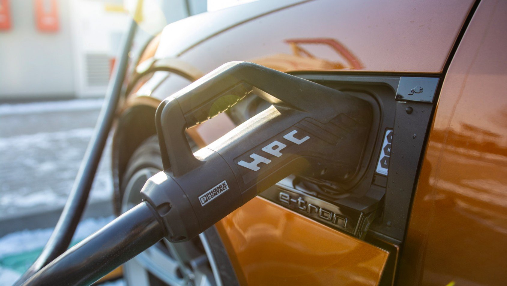 Audi SQ8 Sportback e-tron ładowanie