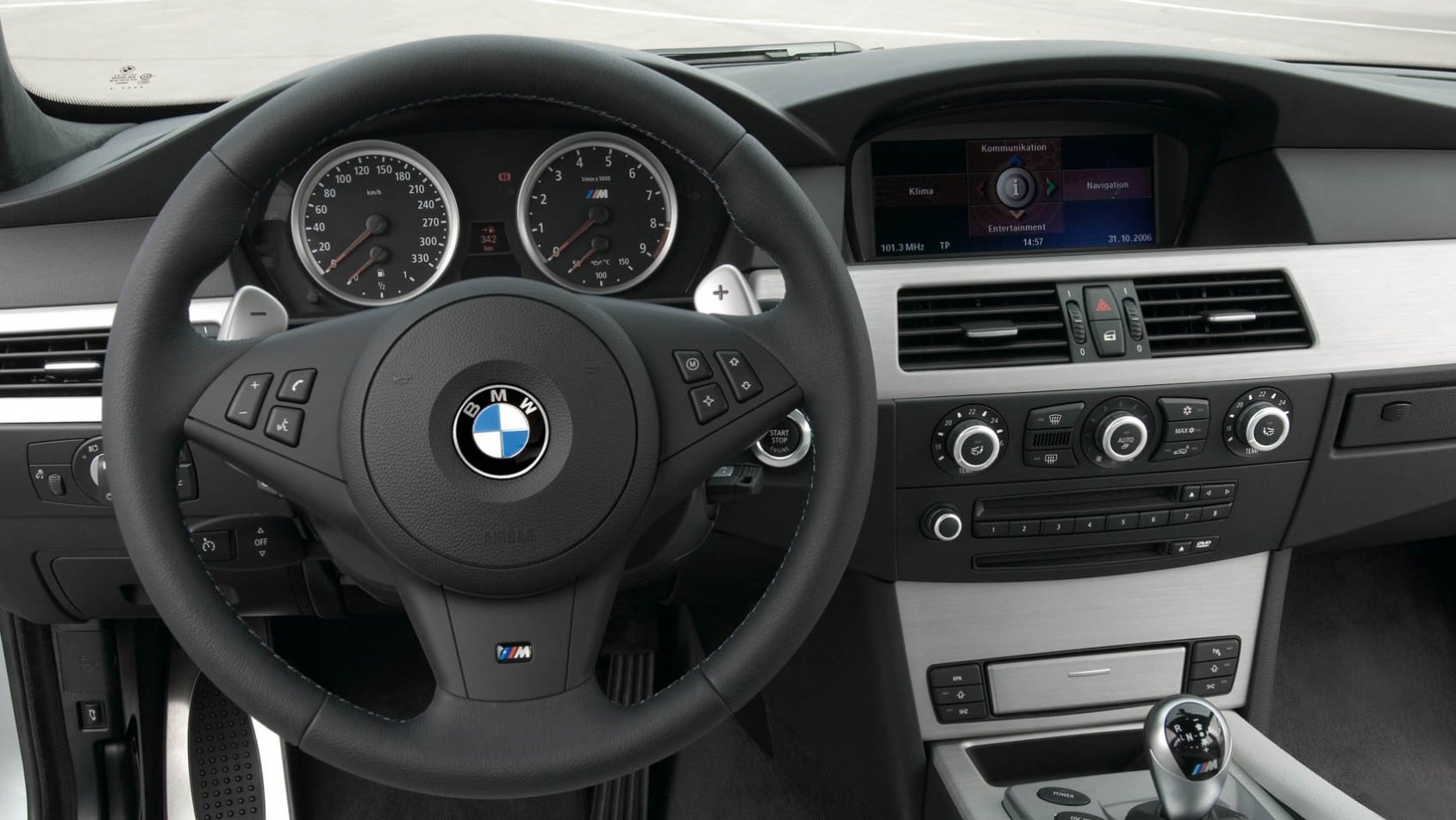 BMW M5 Touring E61 kokpit