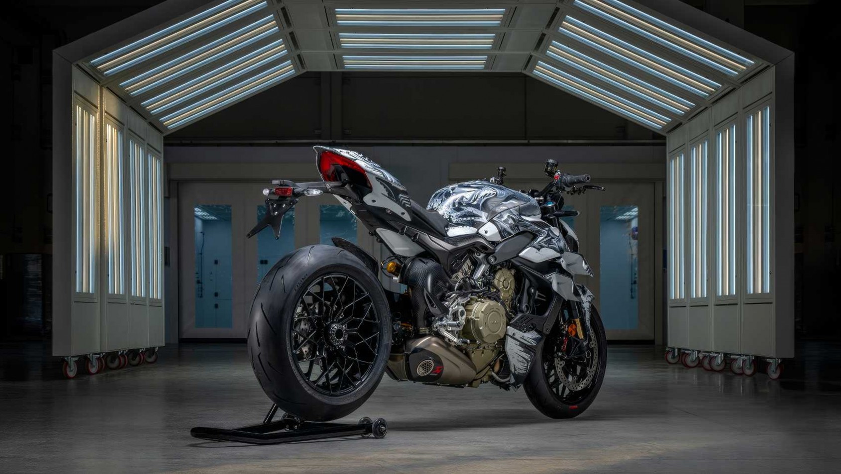 Ducati Streetfighter V4 Lamborghini Speciale Clienti Ducati Streetfighter V4 Lamborghini Speciale Clienti - w studiu