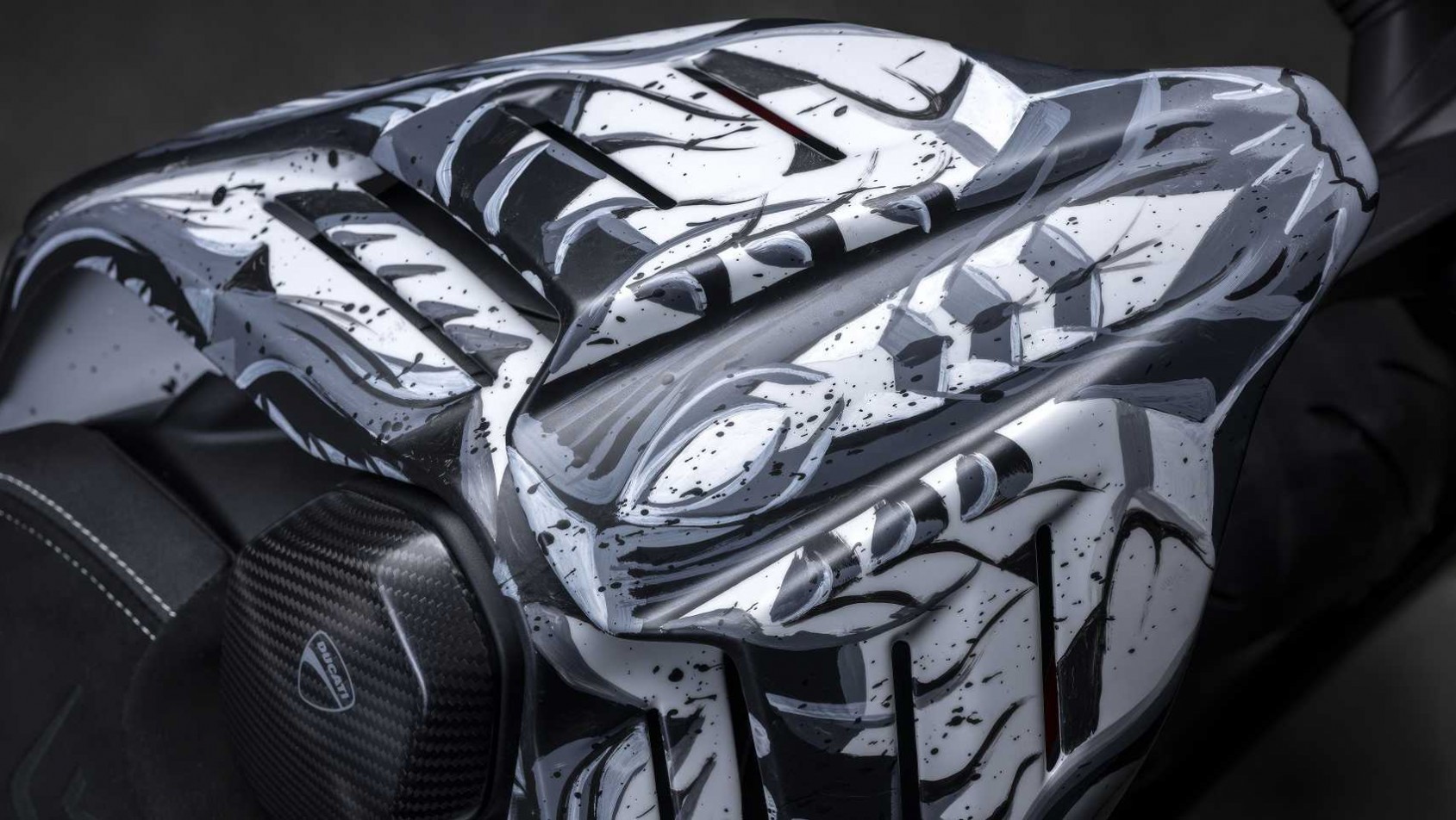 Ducati Streetfighter V4 Lamborghini Speciale Clienti Ducati Streetfighter V4 Lamborghini Speciale Clienti - tył motocykla