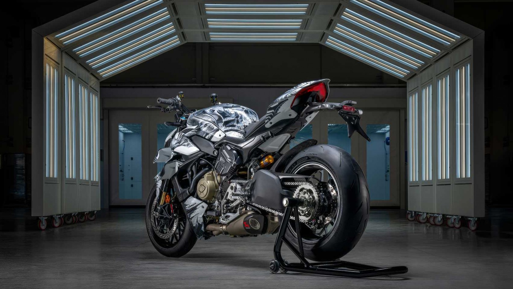 Ducati Streetfighter V4 Lamborghini Speciale Clienti Ducati Streetfighter V4 Lamborghini Speciale Clienti - widok z tyłu