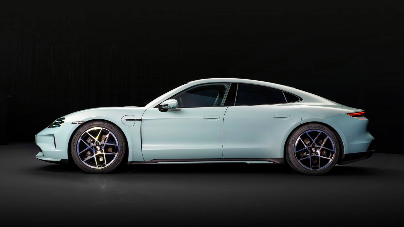 2024 Porsche Taycan sylwetka