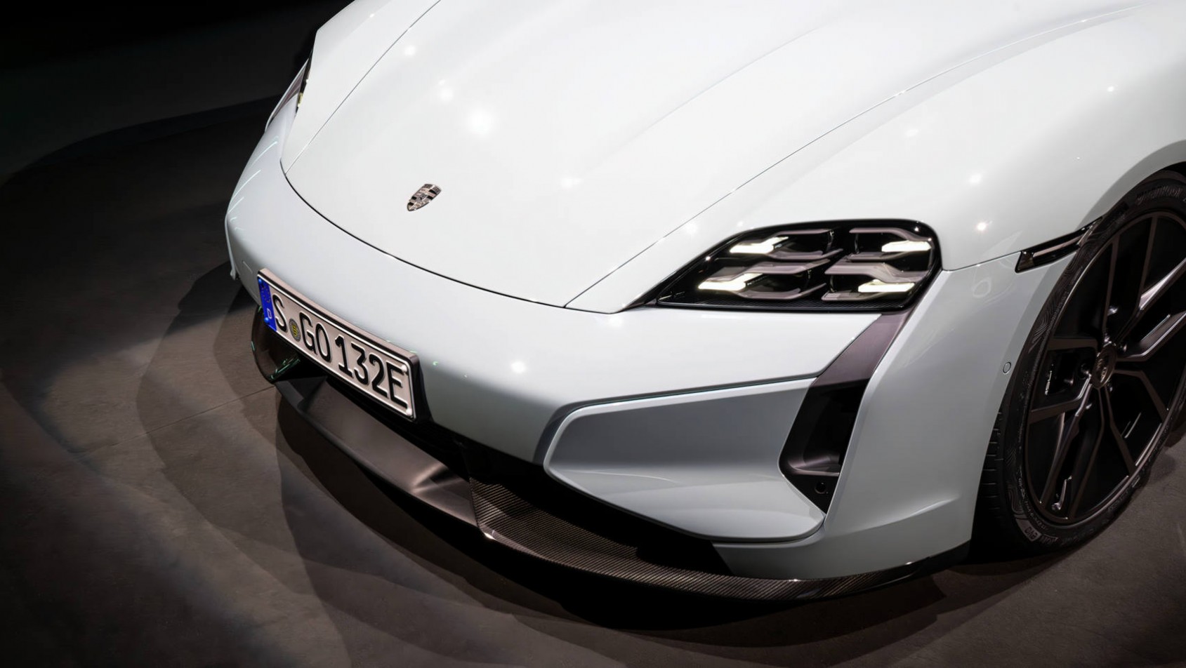 2024 Porsche Taycan design przodu