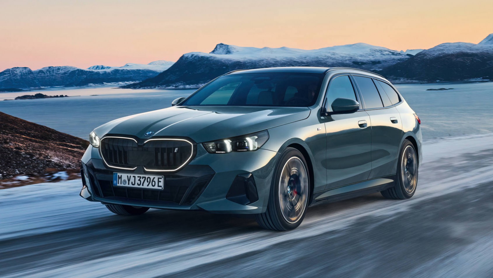 2024 BMW serii 5/i5 Touring przód