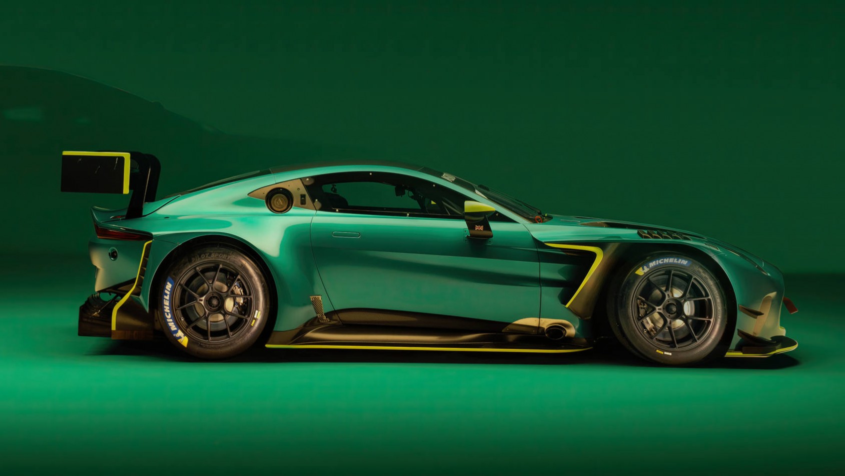 2024 Aston Martin Vantage GT3 profil