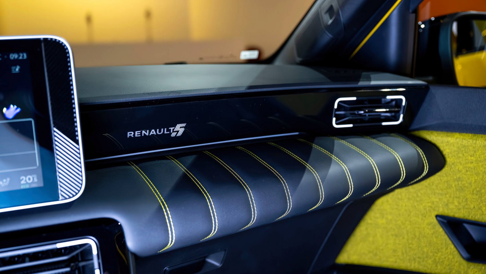 2024 Renault 5 E-Tech deska rozdzielcza