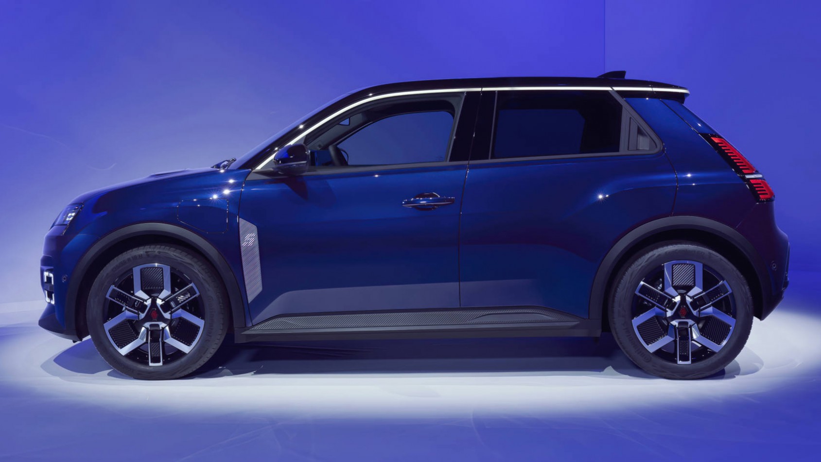 2024 Renault 5 E-Tech midnight blue