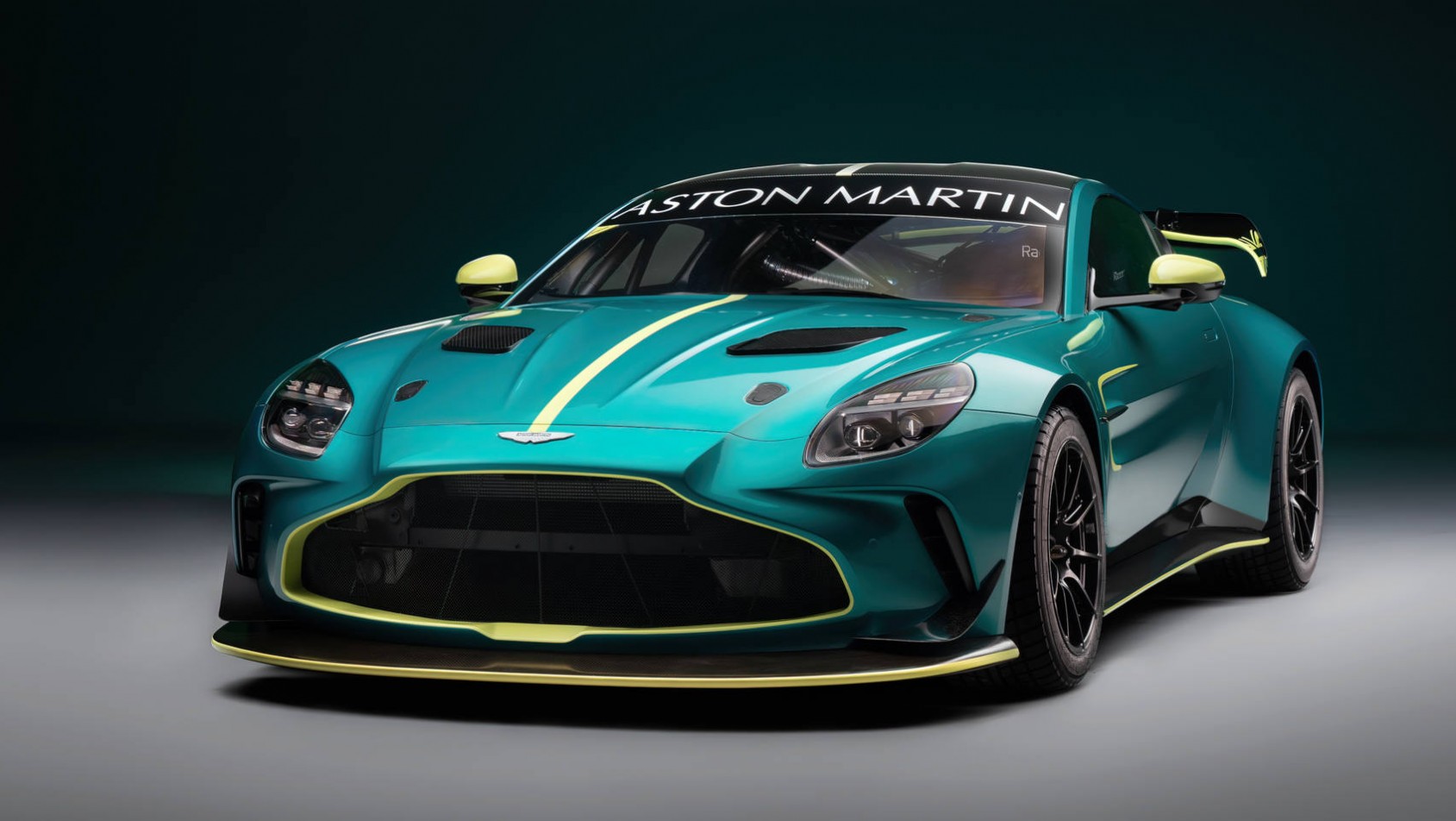 2024 Aston Martin Vantage GT4