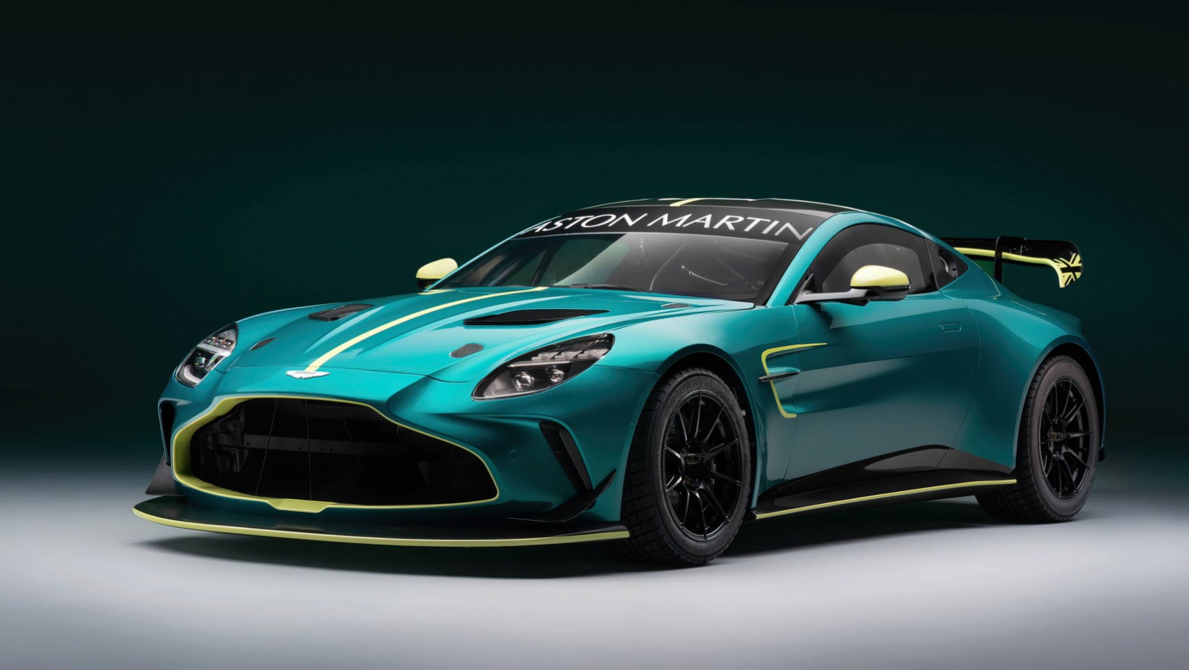 2024 Aston Martin Vantage GT4 przód