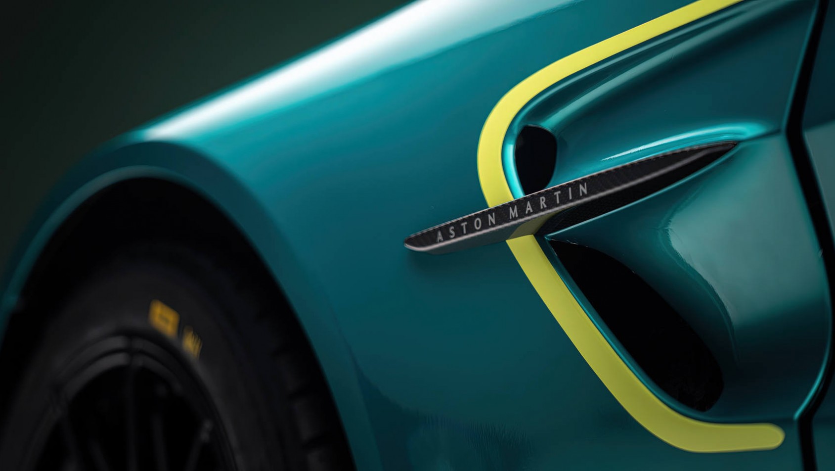 2024 Aston Martin Vantage GT4 detal