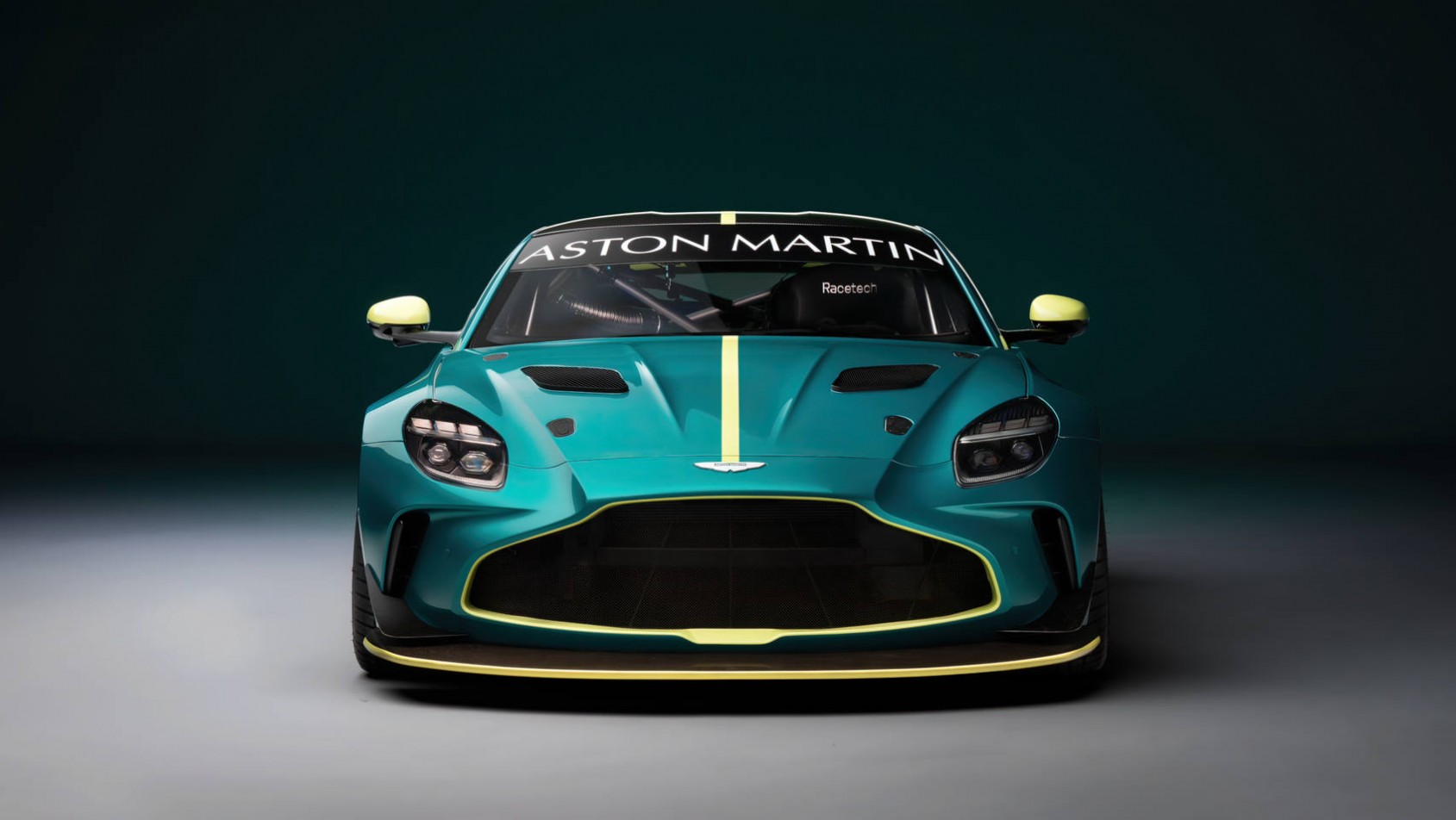 2024 Aston Martin Vantage GT4 grill