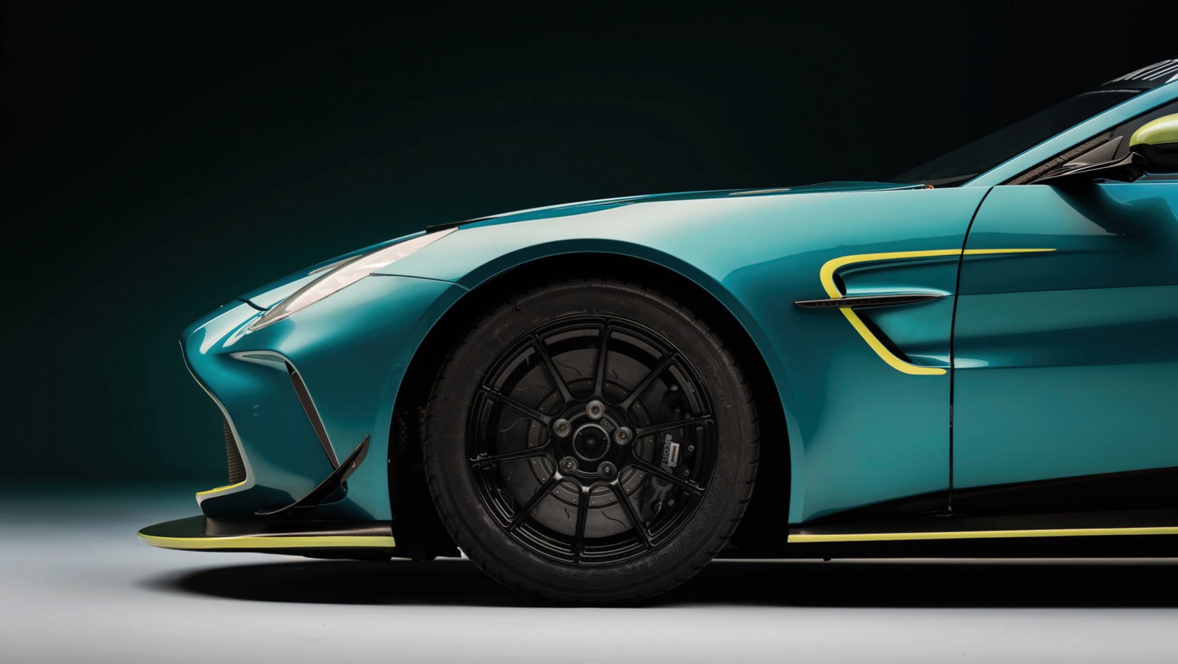 2024 Aston Martin Vantage GT4 koła