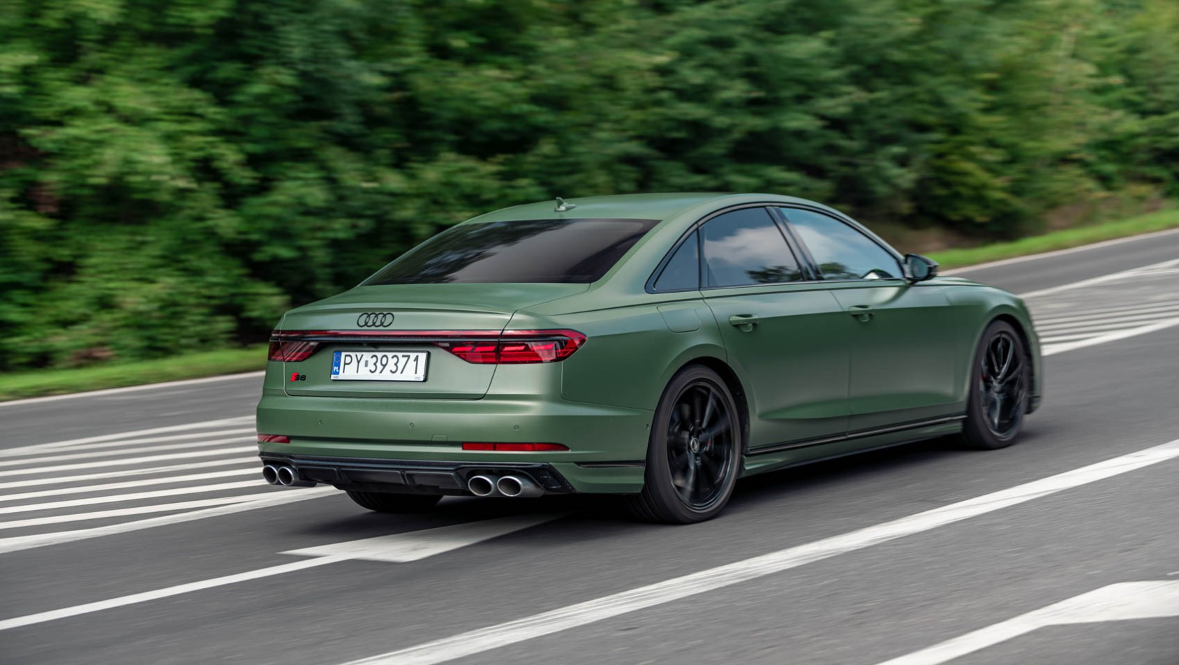Audi S8 dynamiczne prawy tył