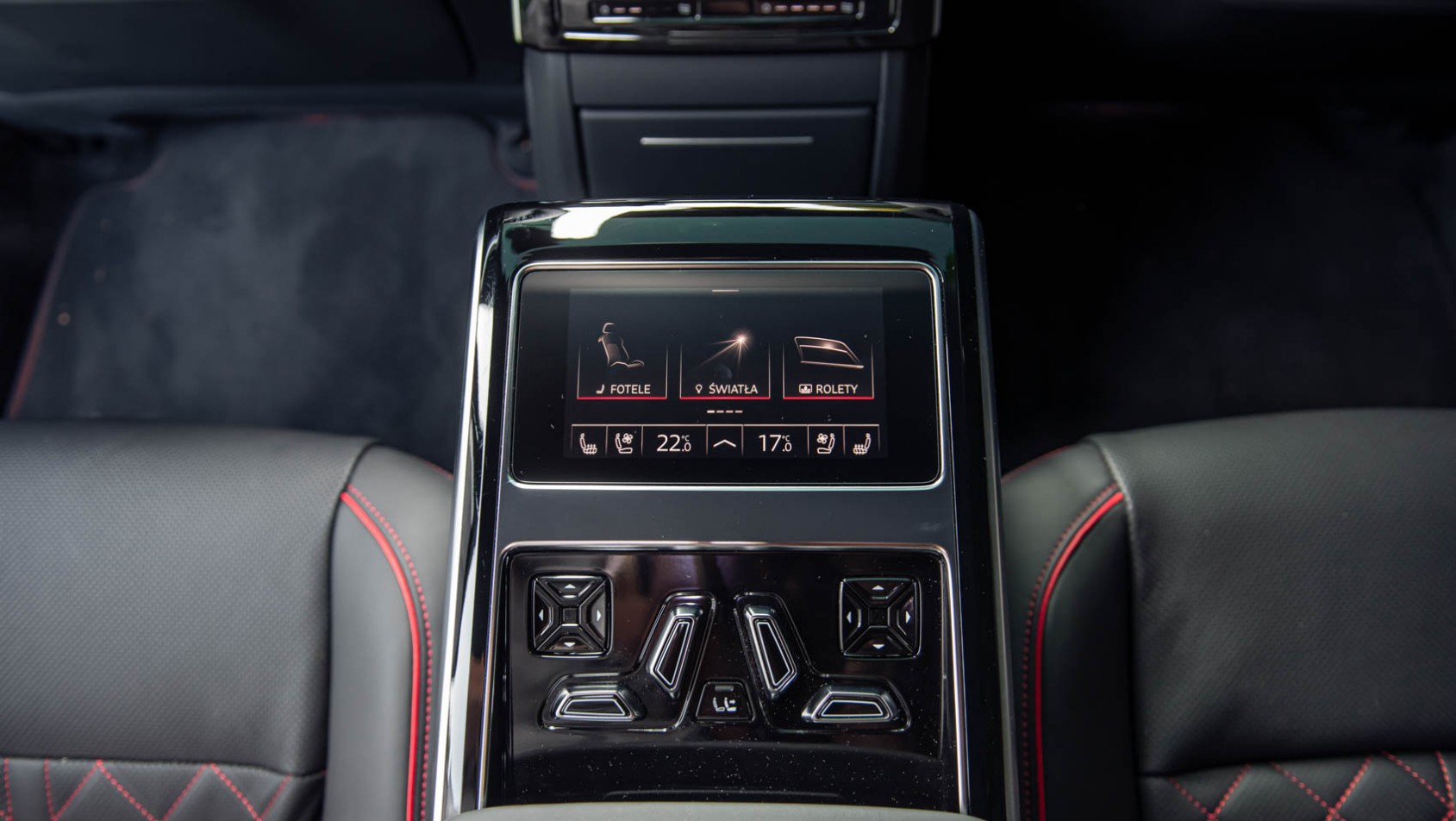 2024 Audi S8 tylny panel obsługi