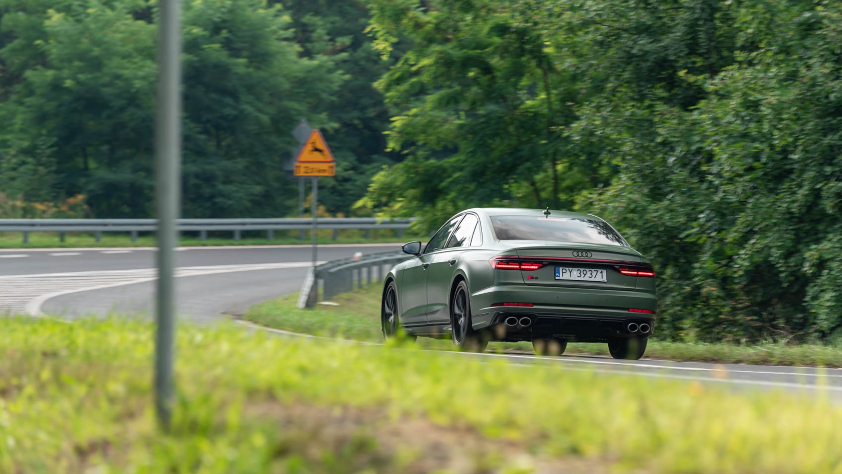 2024 Audi S8 jazda w zakrętach