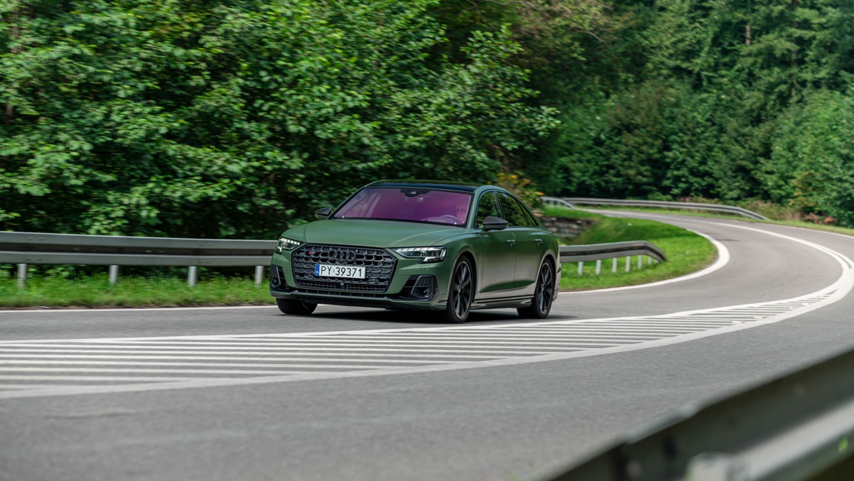 2024 Audi S8 w zakręcie przód