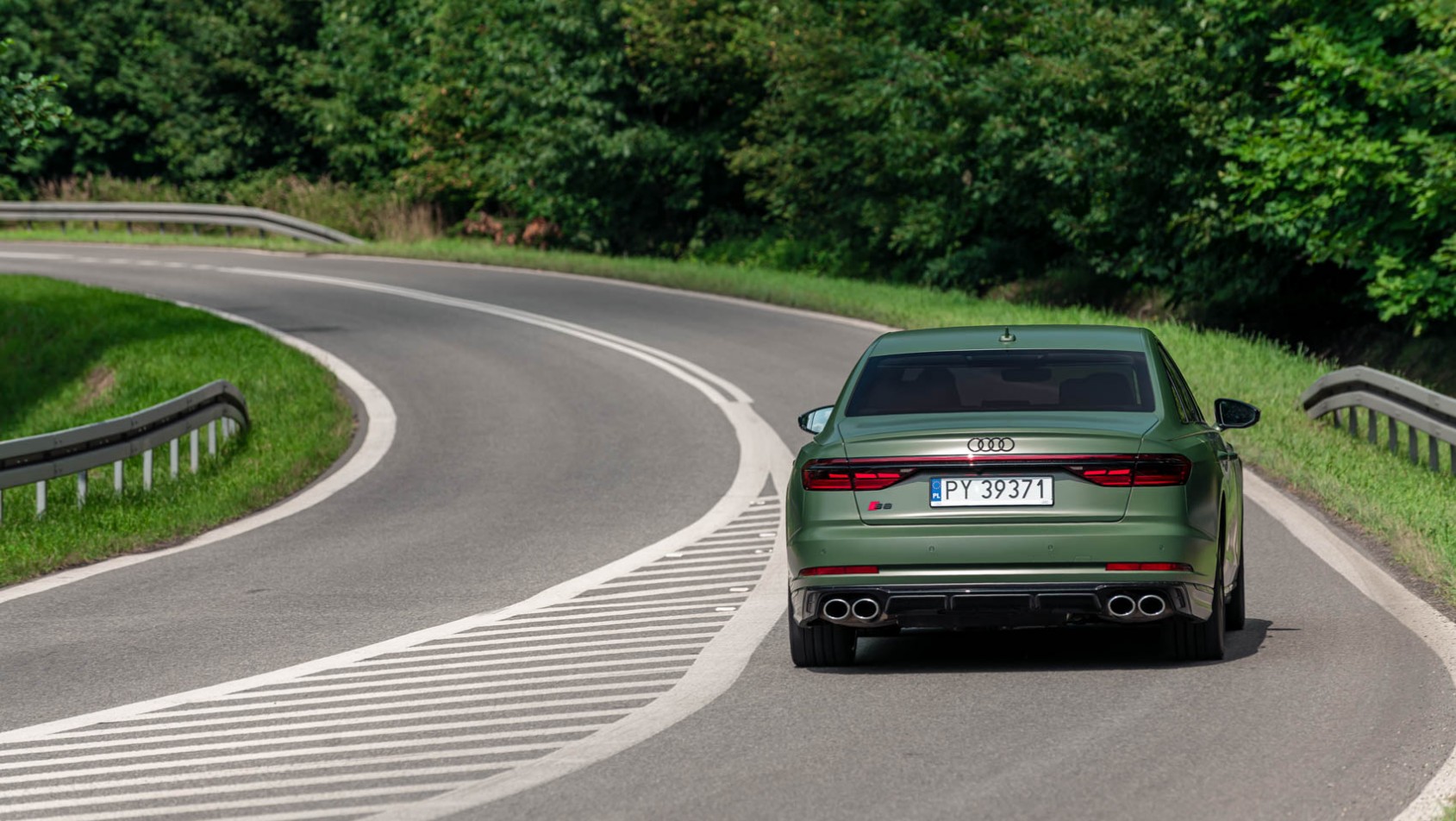 2024 Audi S8 tył na trasie