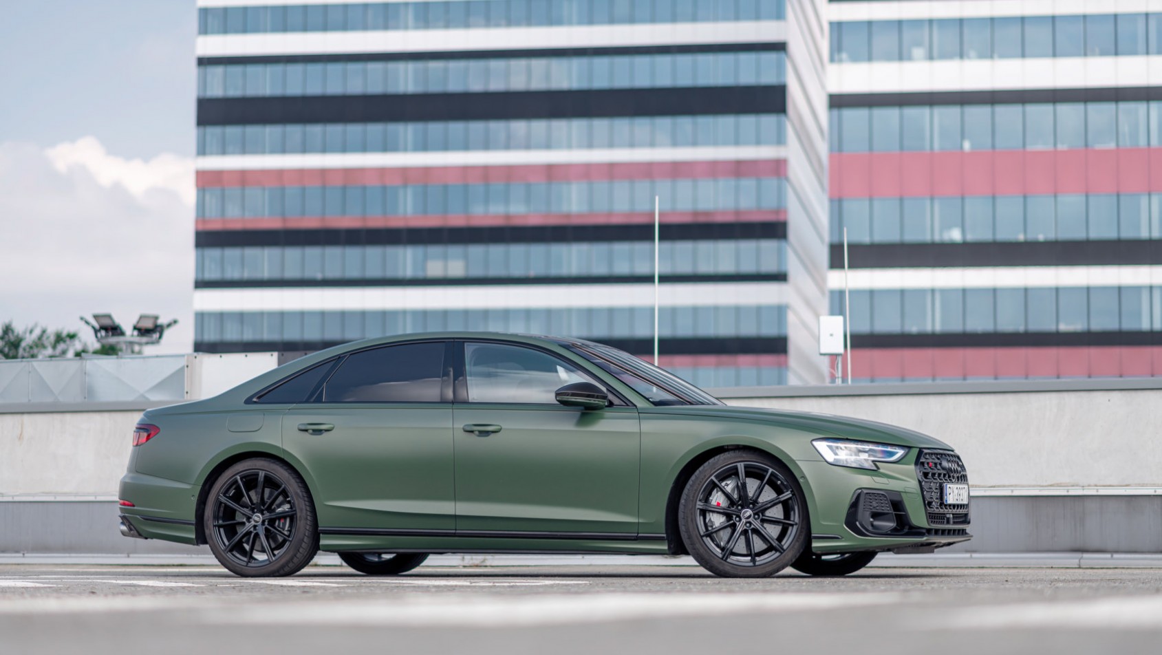 2024 Audi S8 sylwetka statycznie