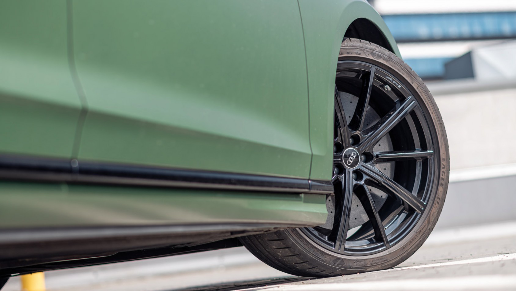 2024 Audi S8 progi boczne