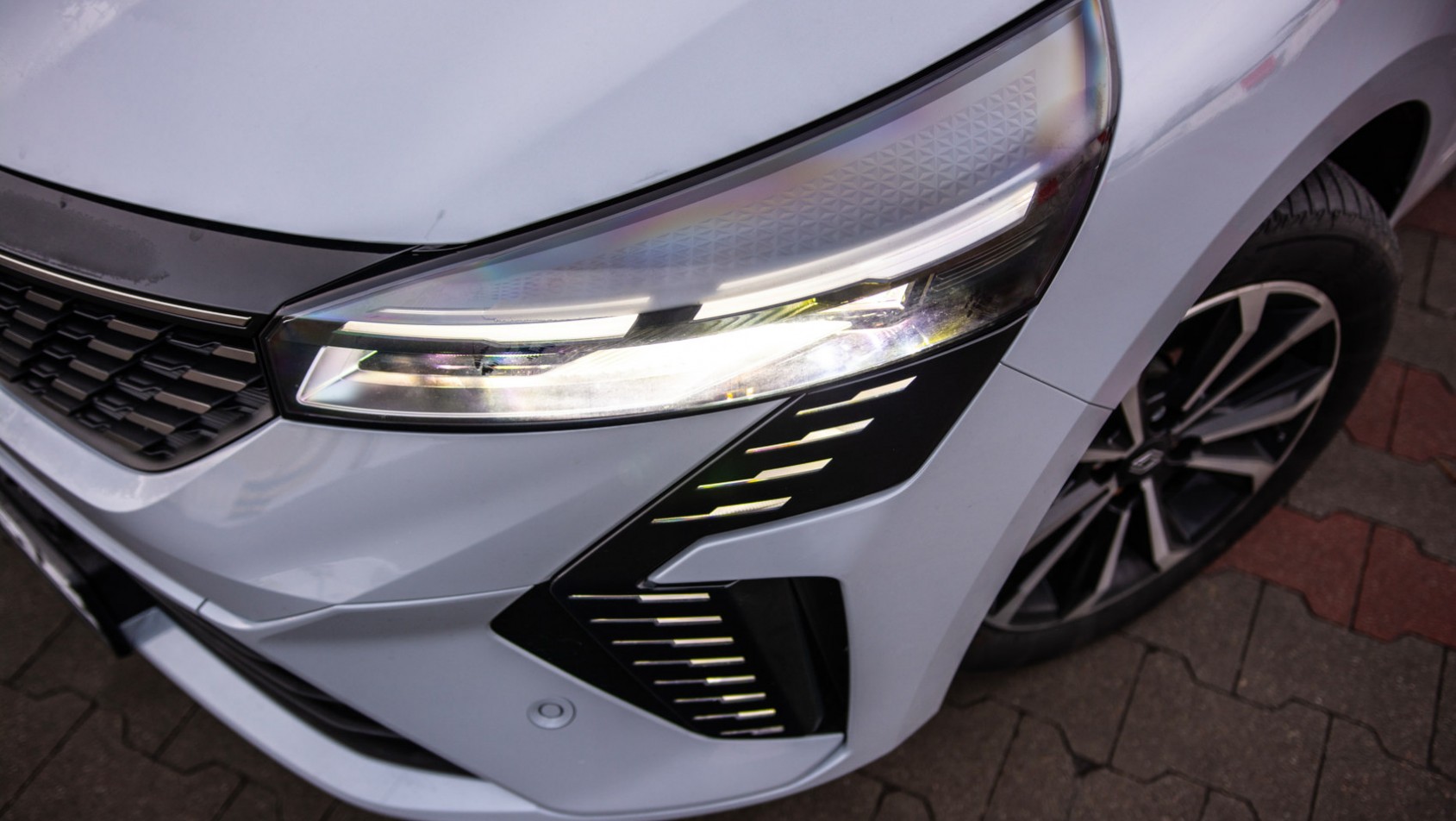 2024 Renault Clio E-Tech światła LED