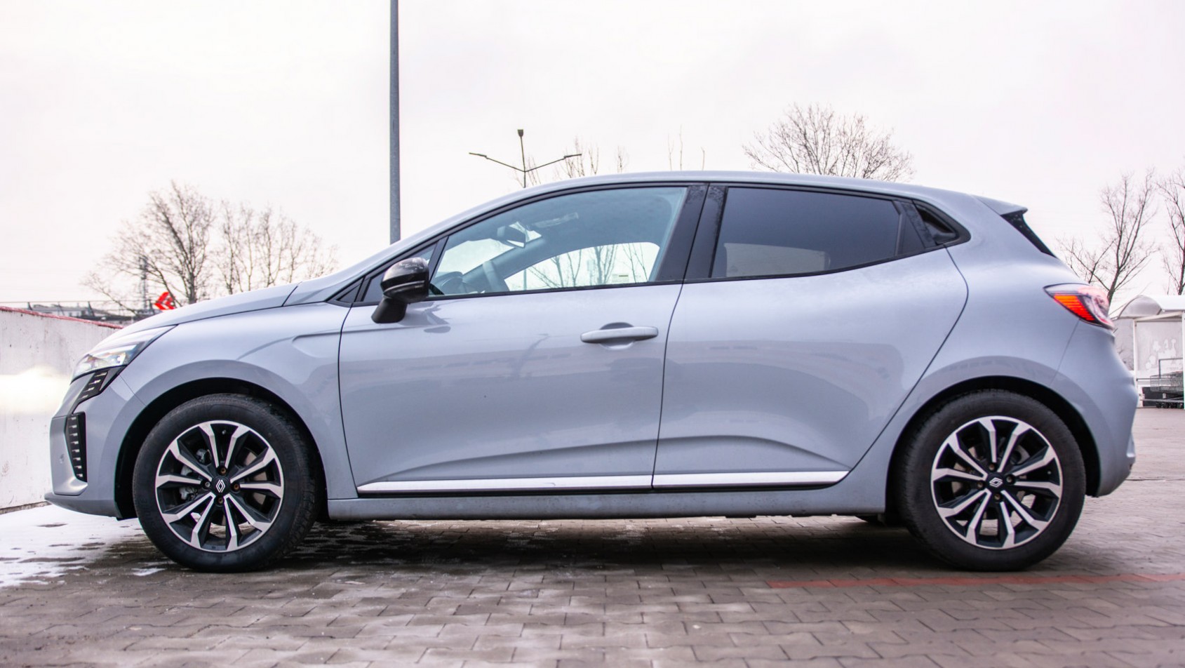 2024 Renault Clio E-Tech profil