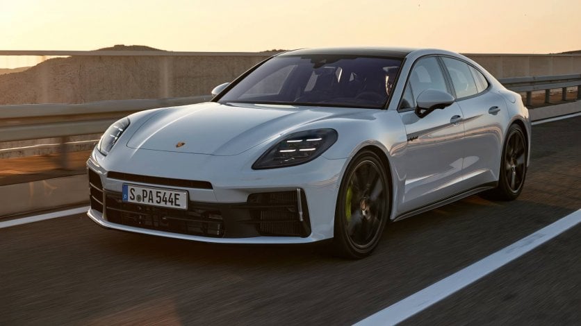 Porsche Panamera 2023 Porsche Panamera lifting
