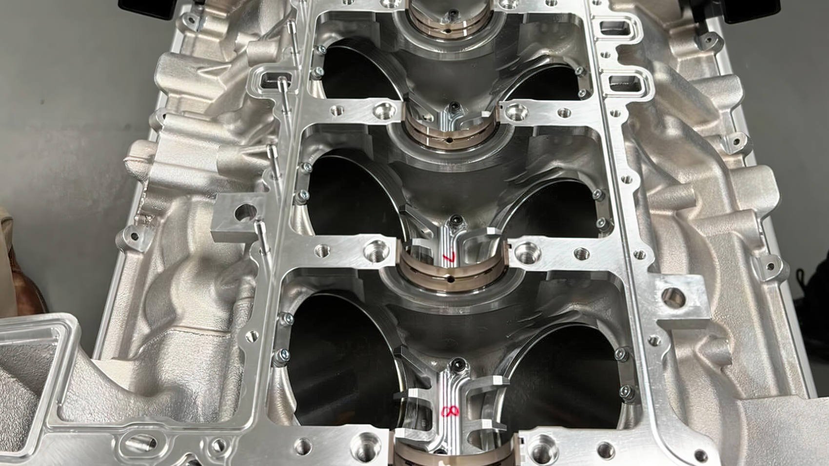Bugatti V16 teaser blok silnika