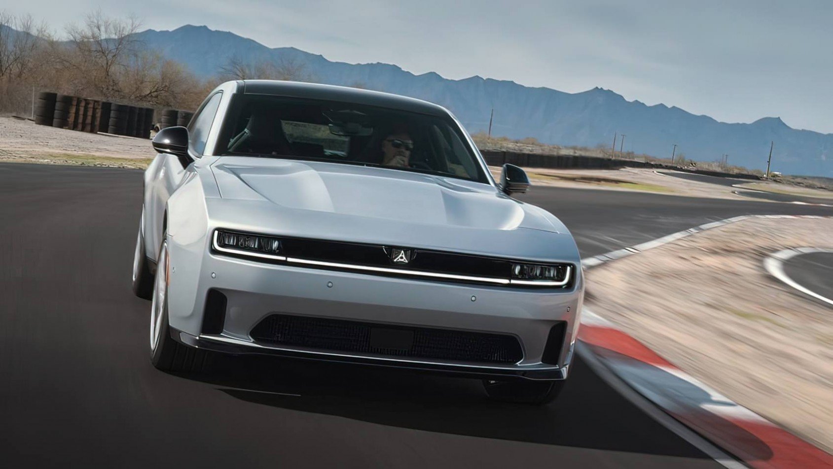 Dodge Charger EV na torze