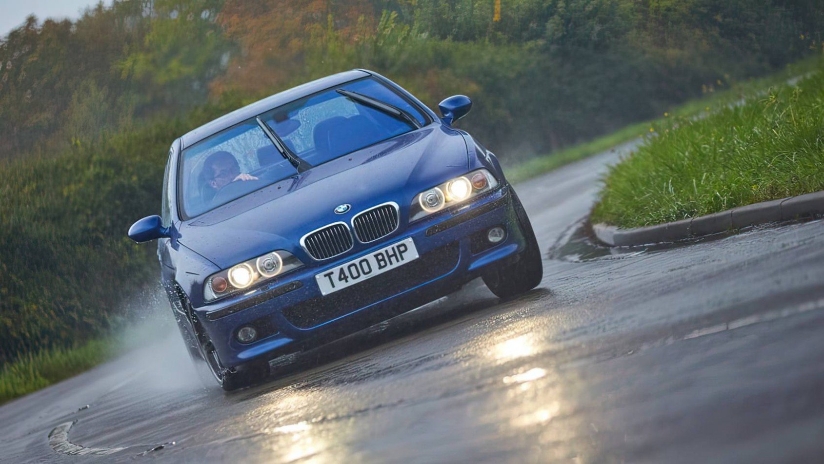 BMW M5 BMW M5 E39 w deszczu