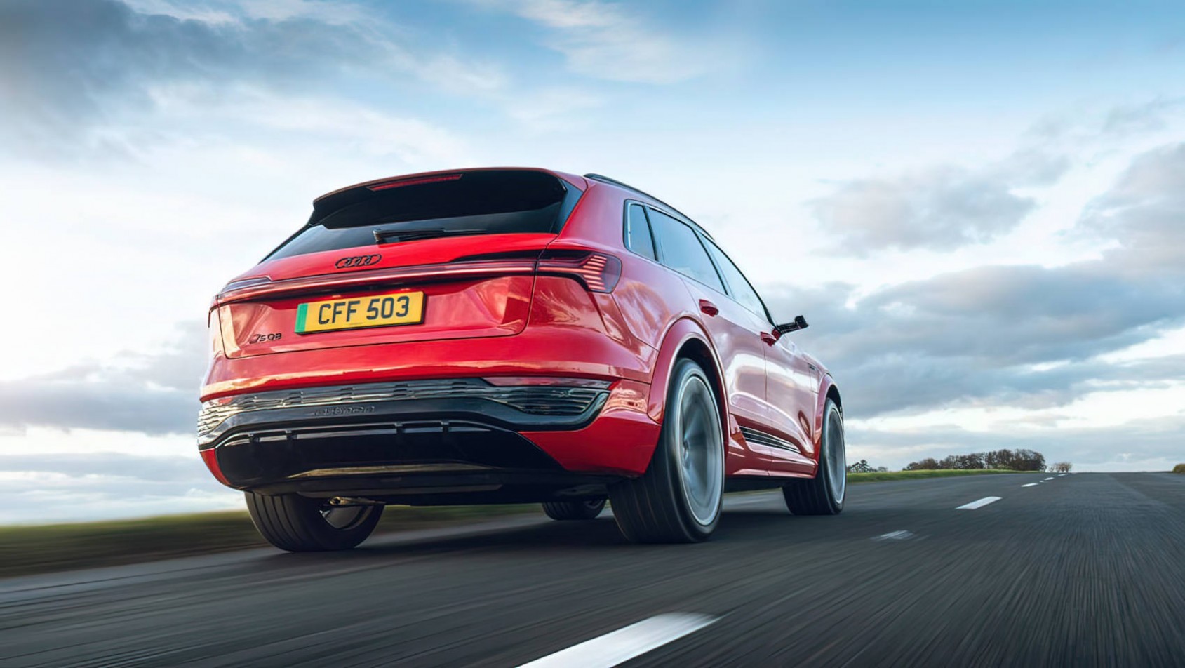 Audi SQ8 2024 Audi SQ8 e-tron dynamika