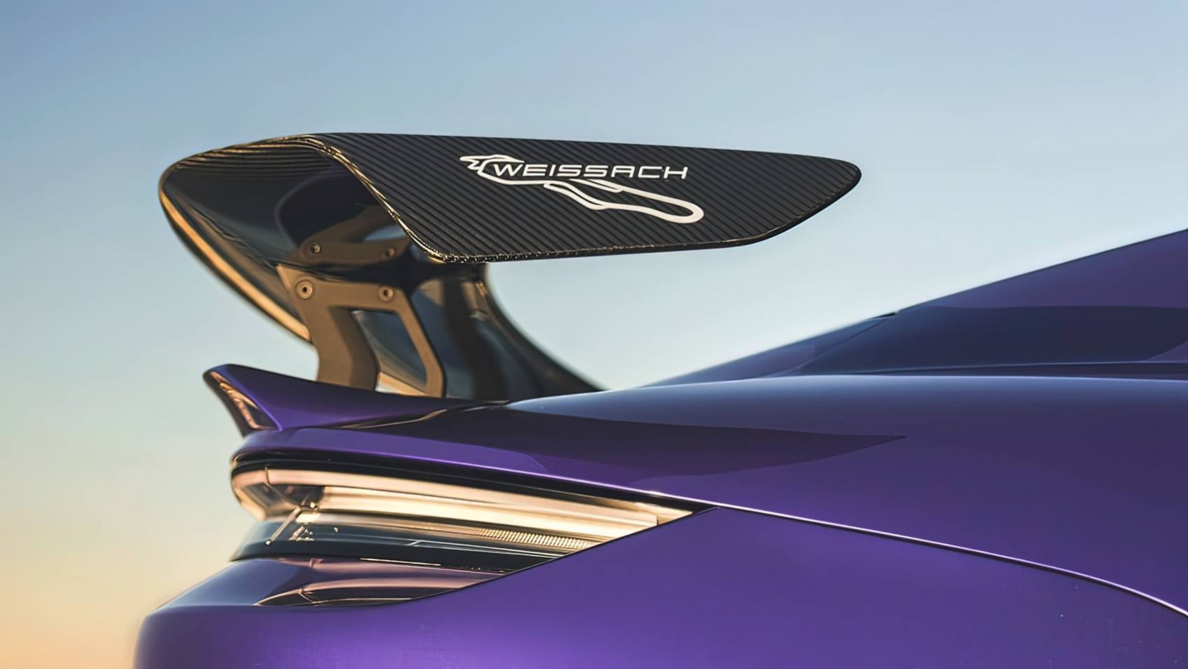 Porsche Taycan Turbo GT weissach spoiler