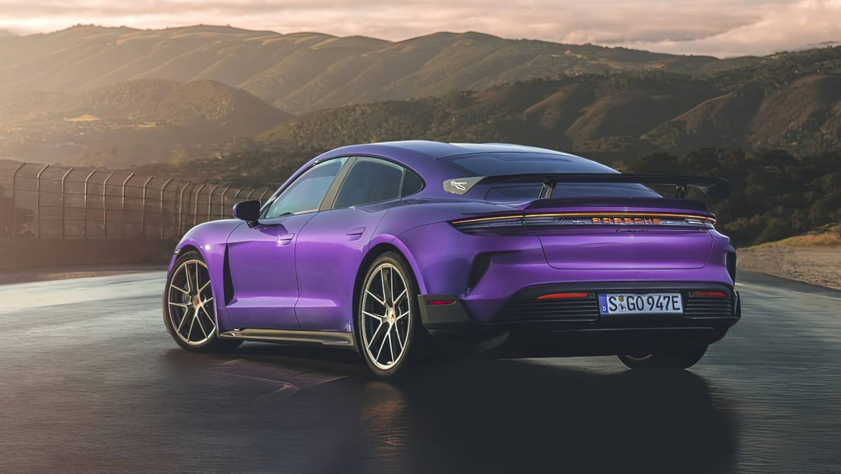 Porsche Taycan Turbo GT weissach tył