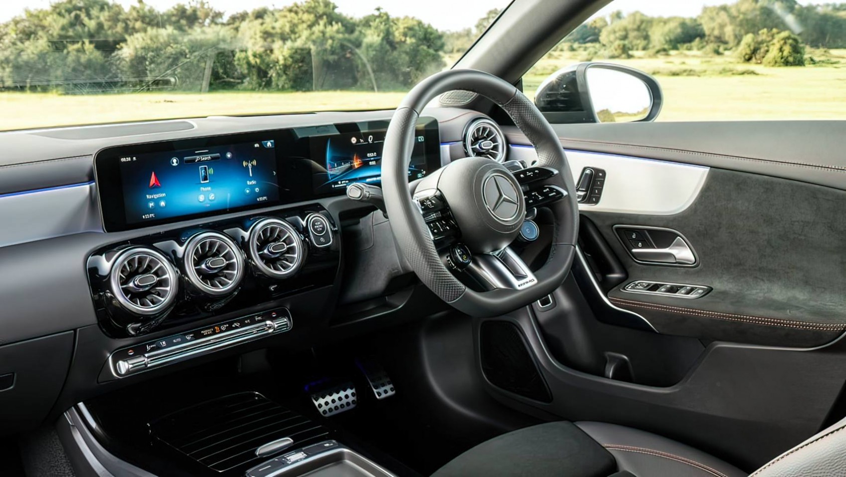 2024 Mercedes-AMG CLA35 wnętrze