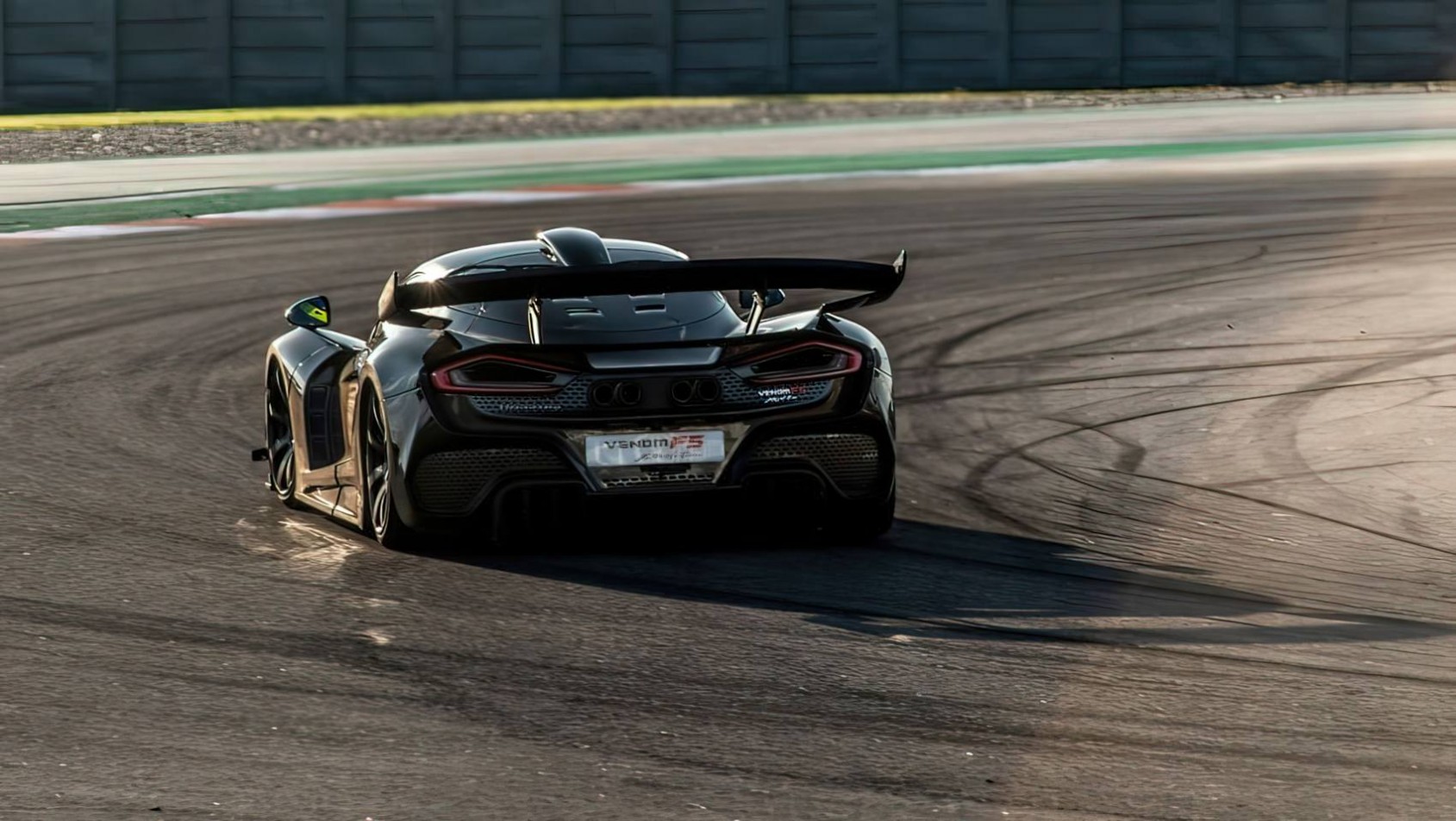 Hennessey Venom F5 Revolution w zakręcie
