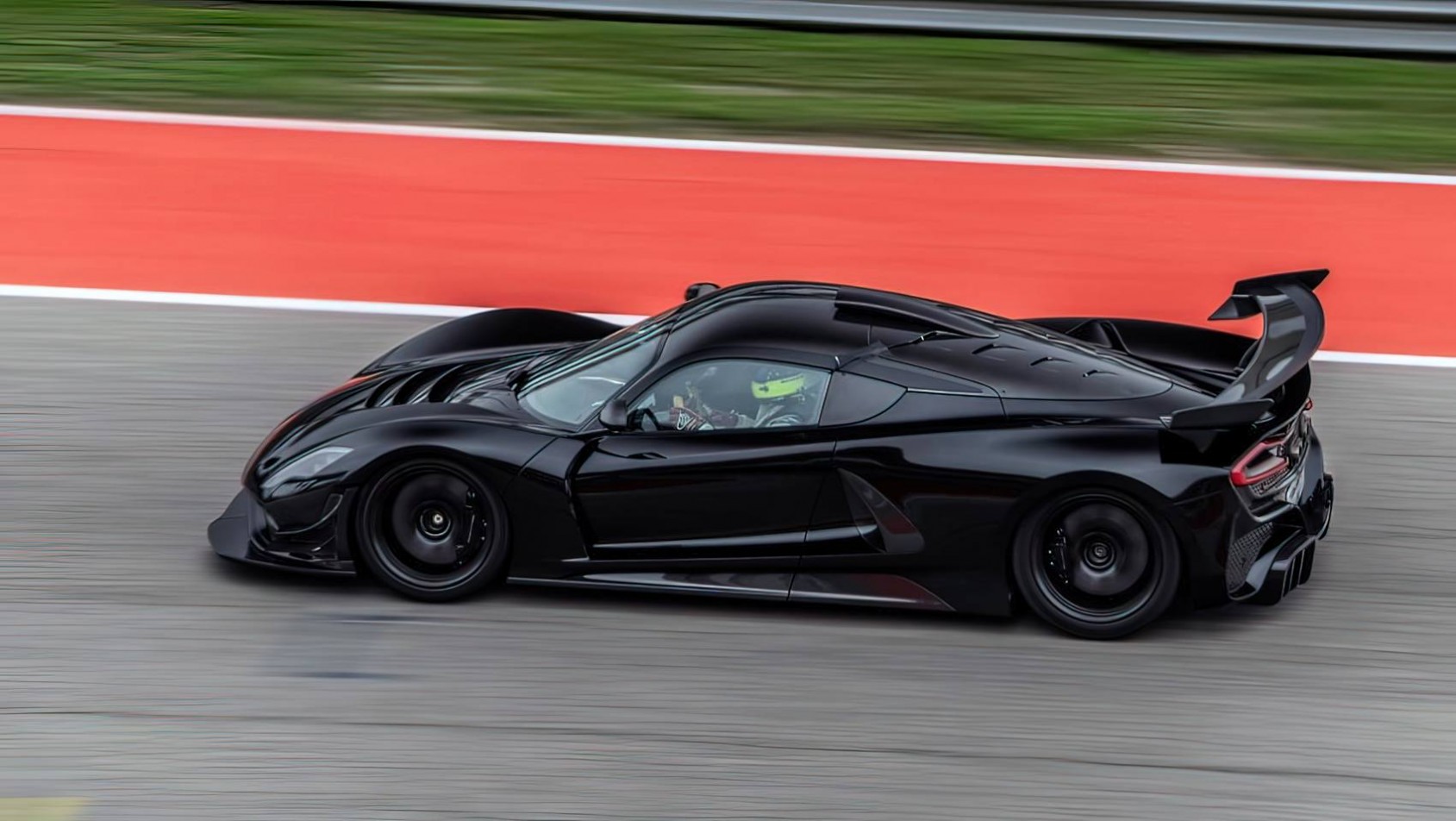 Hennessey Venom F5 Revolution przejazd po torze
