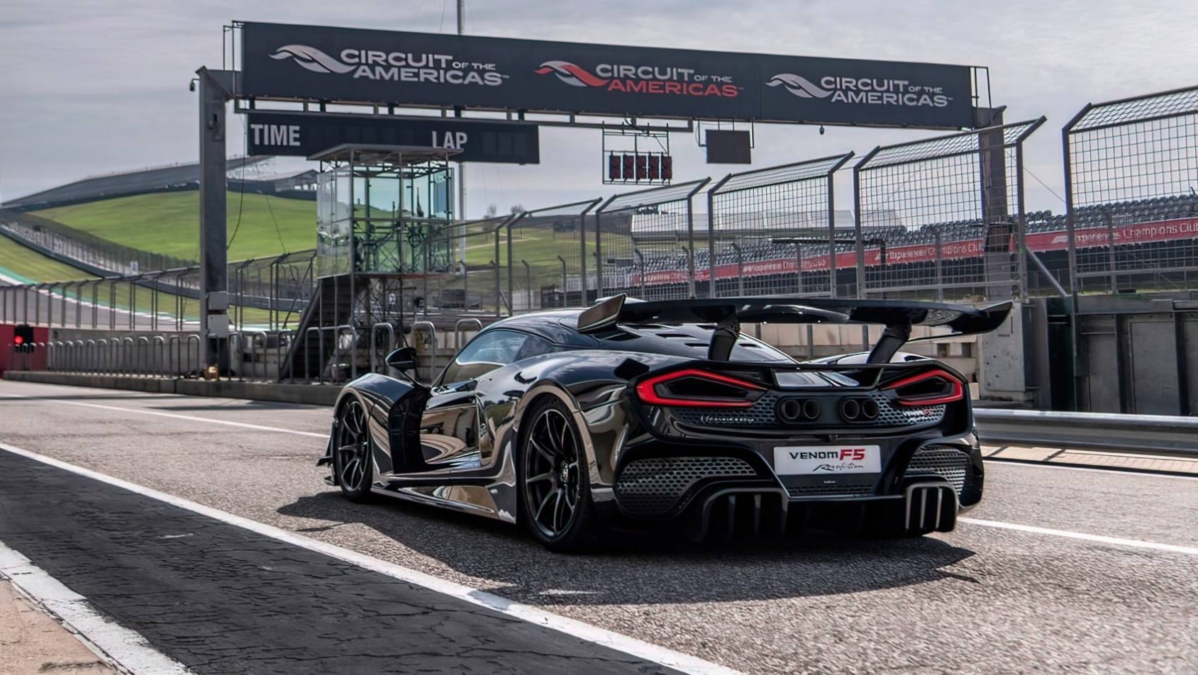 Hennessey Venom F5 Revolution w pit lane