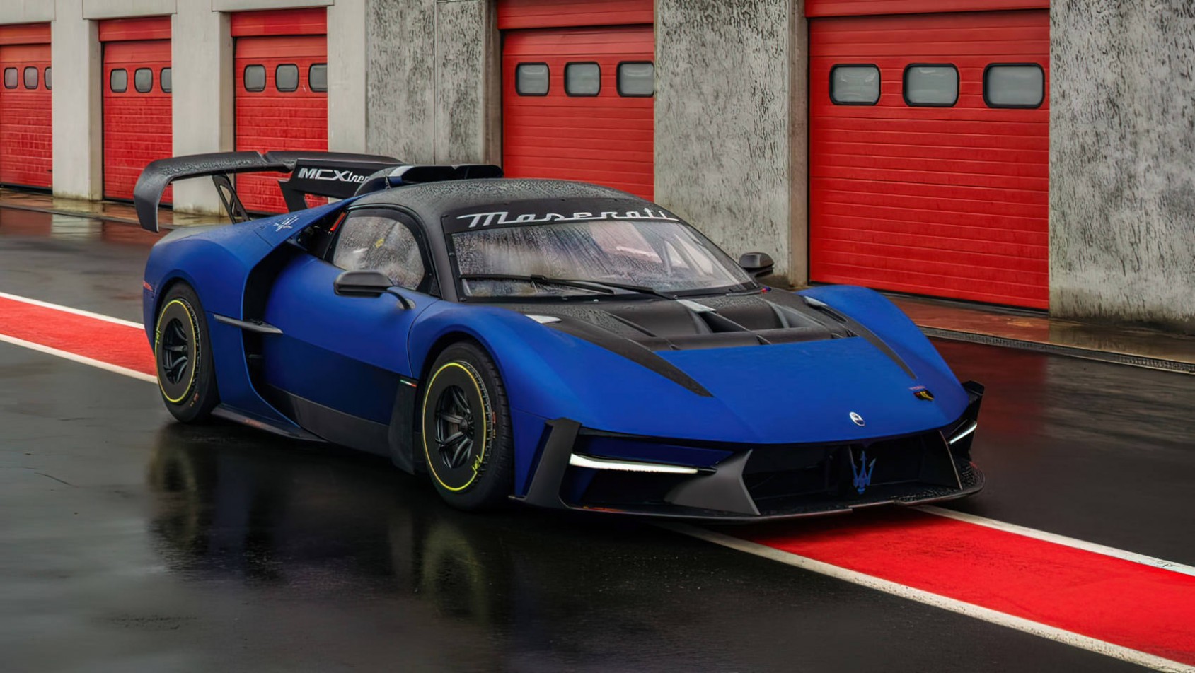 Maserati MCXtrema w pit lane