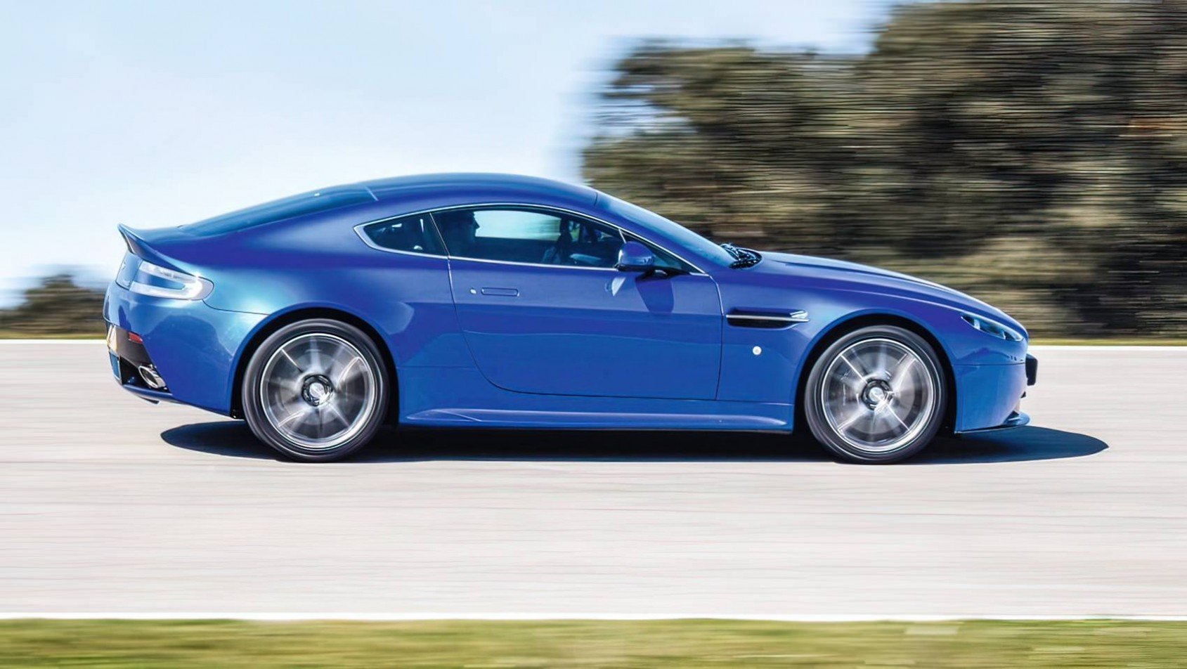 Aston Martin Vantage 2011 Aston Martin Vantage S sylwetka