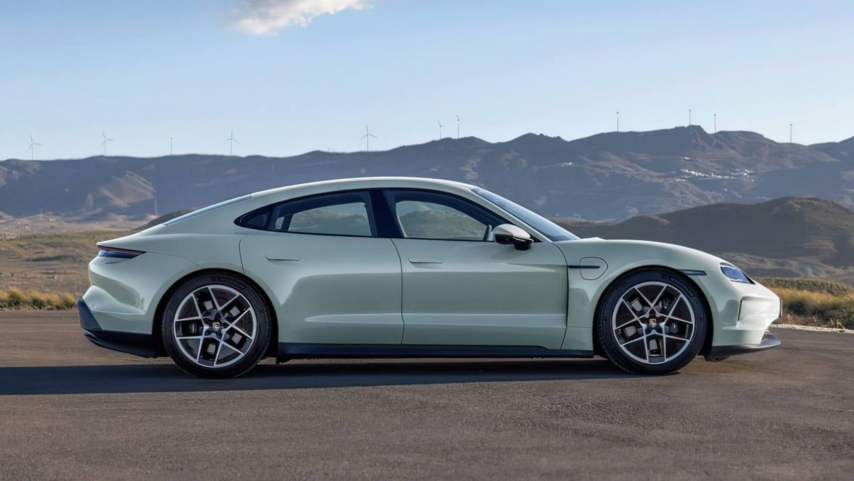 2024 Porsche Taycan 4S sylwetka