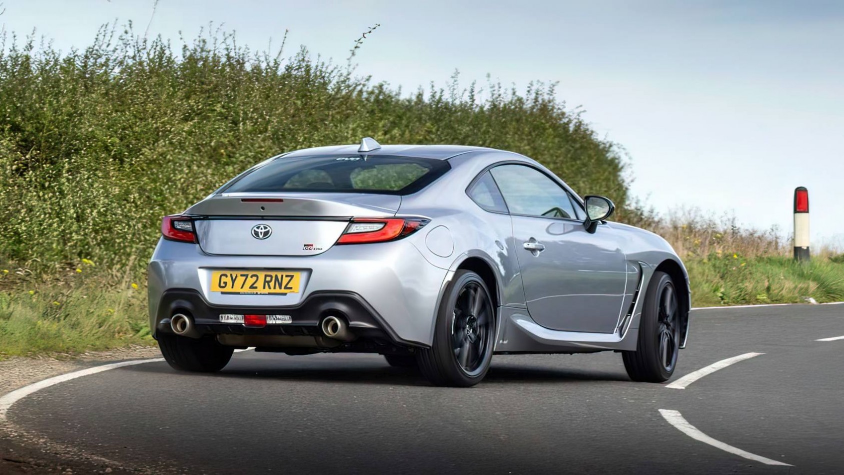 Toyota GR86 v GT86 drift