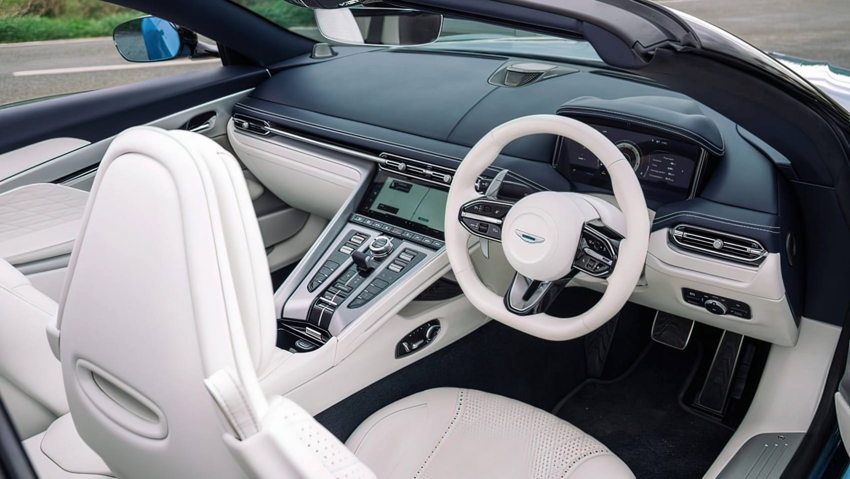 Aston Martin DB12 Aston Martin DB12 Volante kokpit