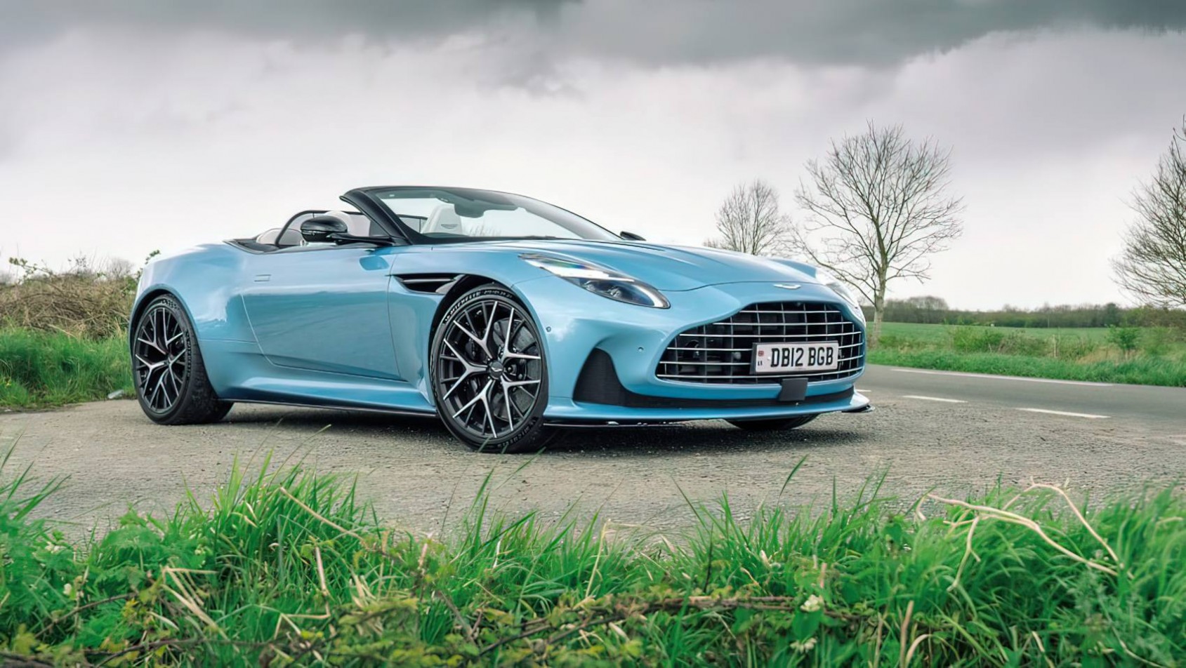 Aston Martin DB12 Aston Martin DB12 Volante design