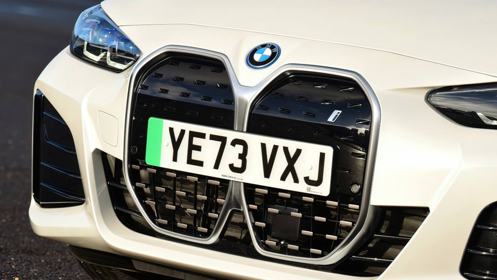 2024 BMW i4 eDrive35 grill