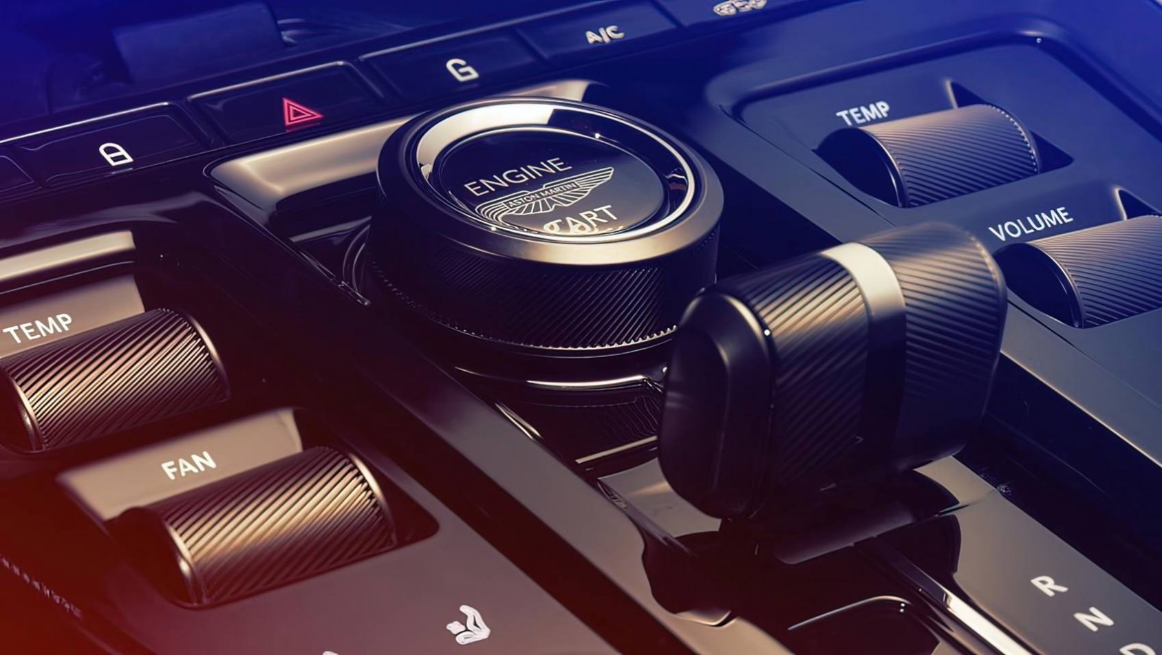 2024 Aston Martin DBX707 detal wnętrza