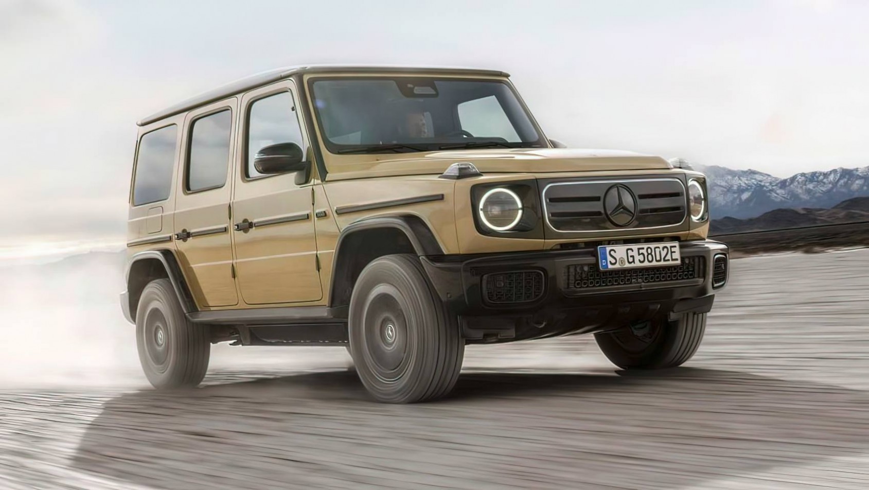 Mercedes-Benz G580 EV na pustyni