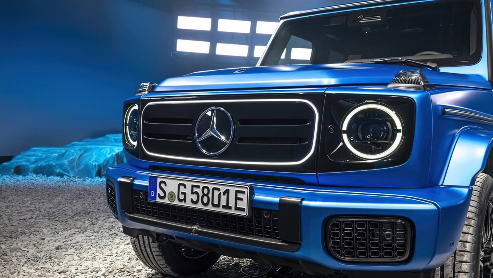 Mercedes-Benz G580 EV podświetlenie przodu