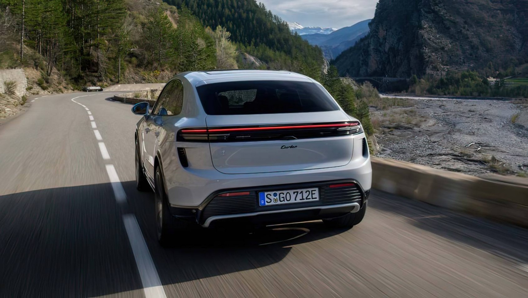 Porsche Macan Electric jazda tył