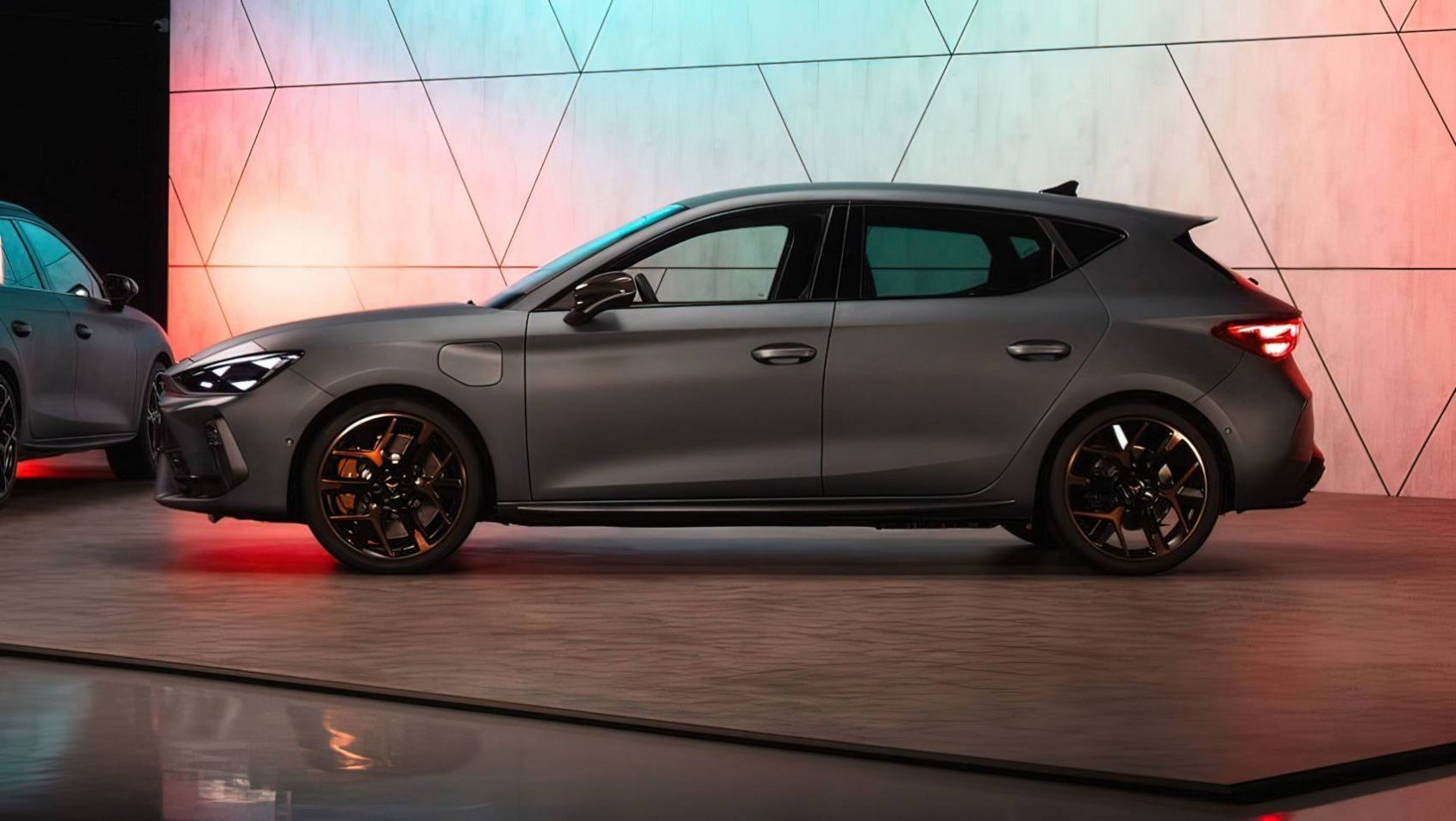 2024 Cupra Leon hatchback profil